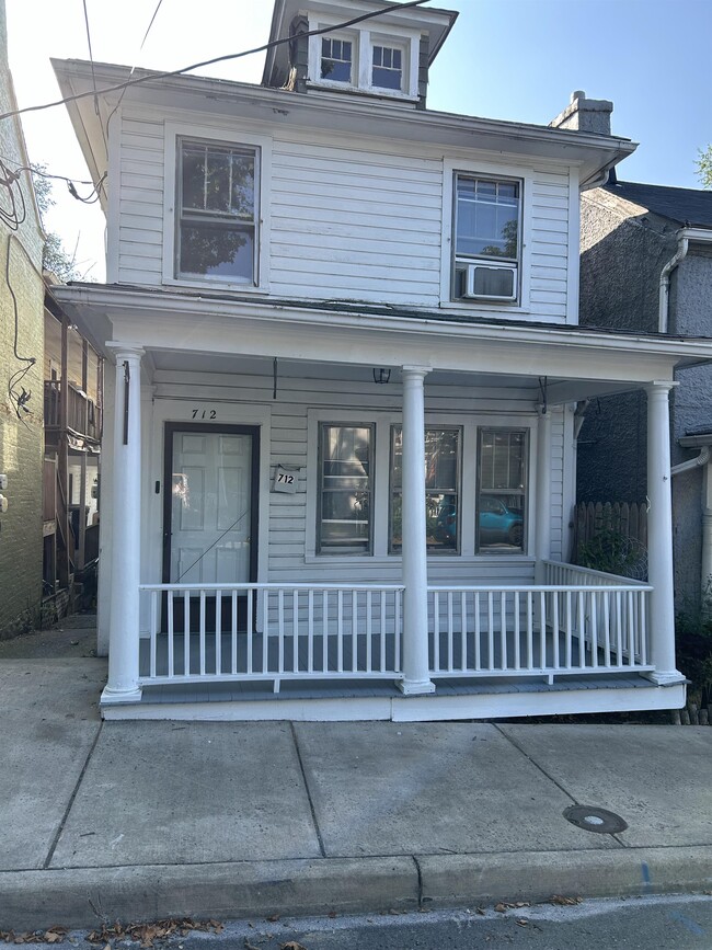 Building Photo - 712 S Cameron St