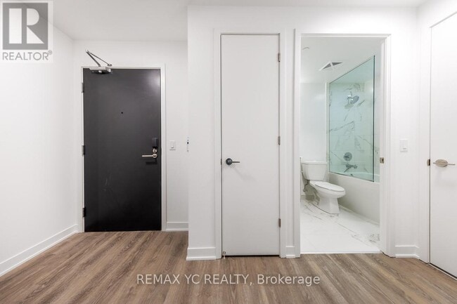 Building Photo - 180 Front St E