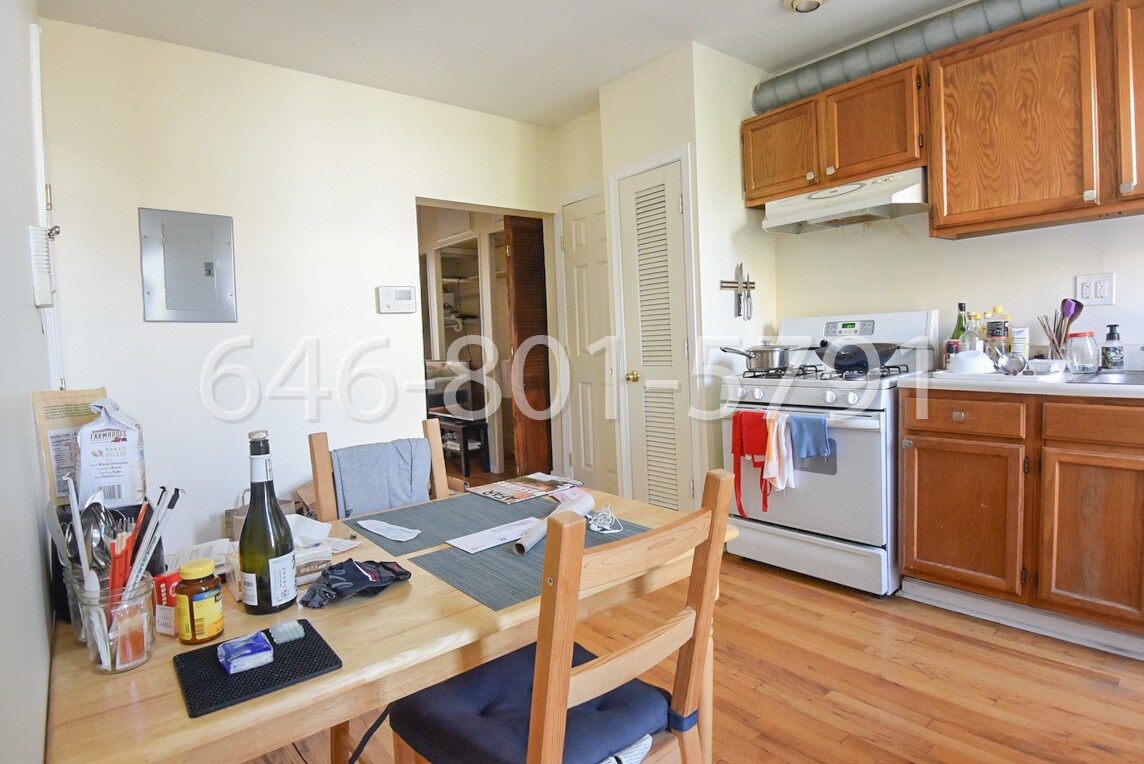 Primary Photo - 215 Monroe St