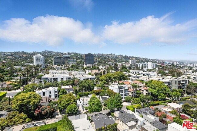 Foto del edificio - 838 N Doheny Dr