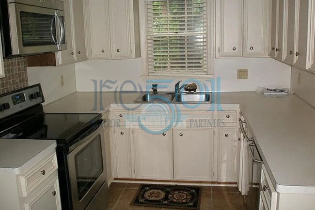 Building Photo - 3 Bedroom 2.5 BR Cambridge Place Townhome