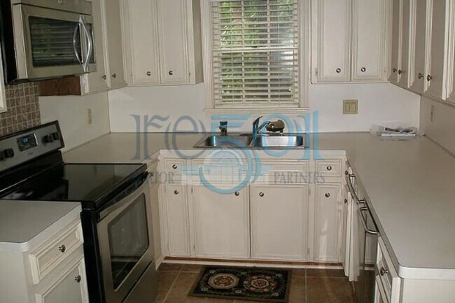 Building Photo - *PRICE REDUCTION8 3 Bedroom 2.5 BR Cambrid...