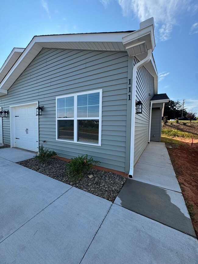 Building Photo - 111 Brawley Villas Pl
