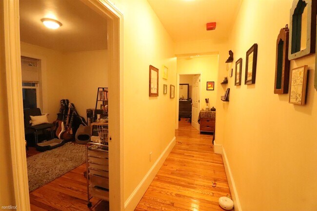 Foto del edificio - 2 br, 1 bath  - 155 Summer St Apt 3F