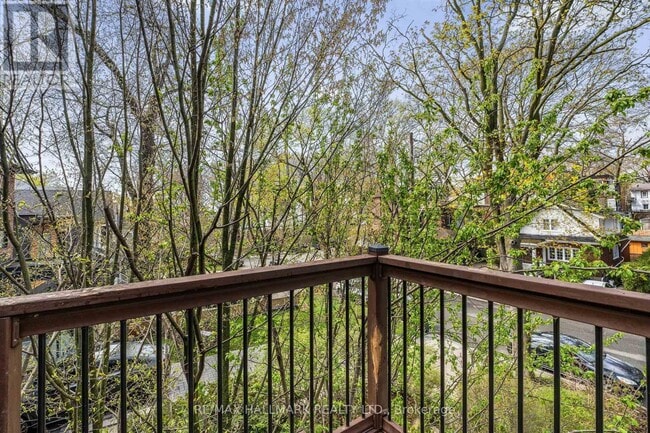 Building Photo - 47 Willow Ave