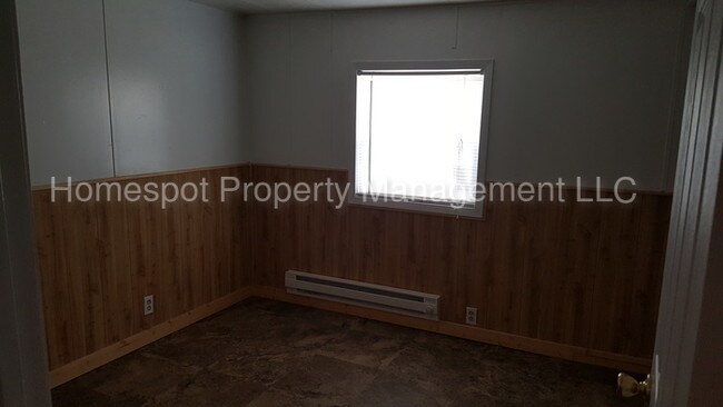 Building Photo - 628 S Roosevelt Rd S