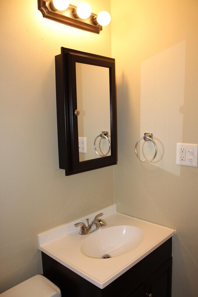 Foto del edificio - 23210 Huron River Dr