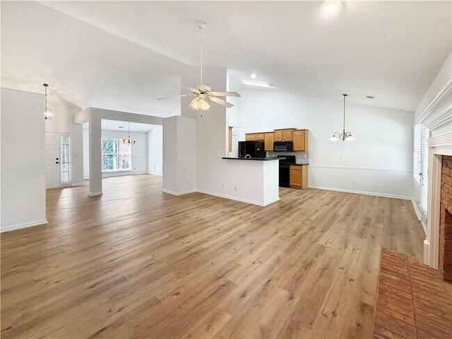 Building Photo - 3385 Stoneleigh Run Dr NE