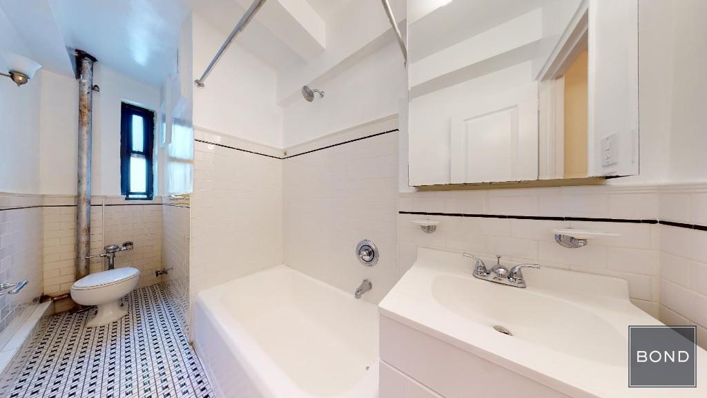 Building Photo - 141 E 56th St