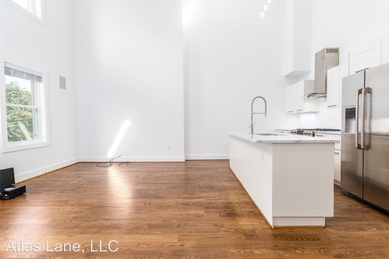 Primary Photo - 2 br, 2.5 bath House - 2813 4th St NE #2