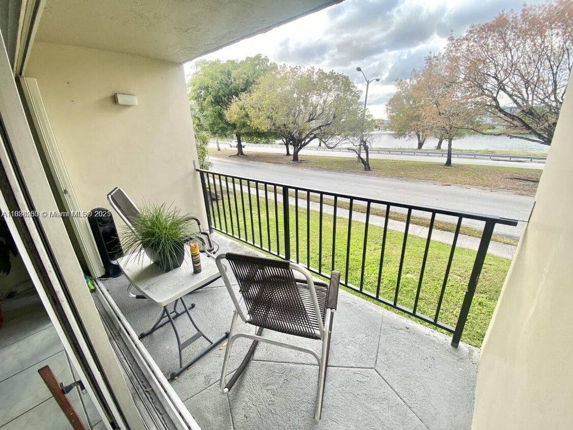 Foto principal - 9150 Fontainebleau Blvd