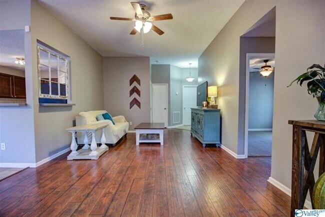 Foto del edificio - THREE BEDROOM/TWO BATH SPACIOUS RANCH - GR...