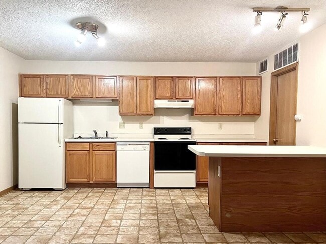 Building Photo - 402 Belisle St