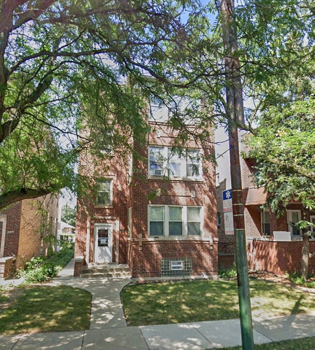 Building Photo - 5338 W Montrose Ave