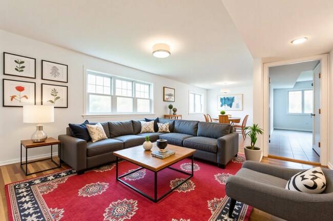 Building Photo - 4 bedroom in Newton MA 02468