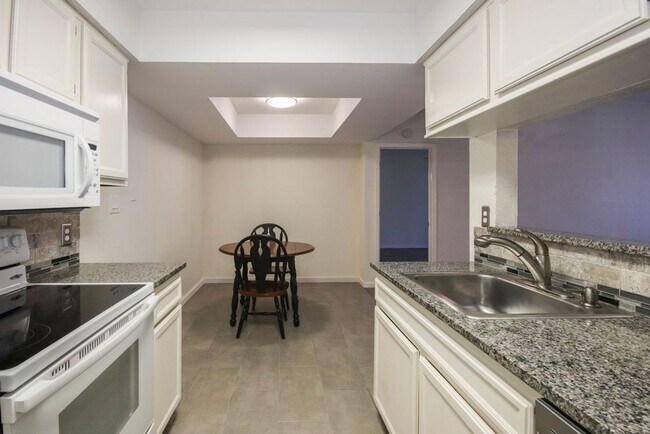 Foto del edificio - 2 Bed / 1 Bath Condo South Tulsa