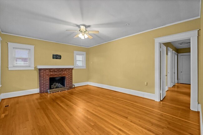 Foto del edificio - 707 Mayflower Dr