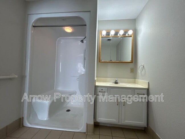 Building Photo - 150 Poppe Dr