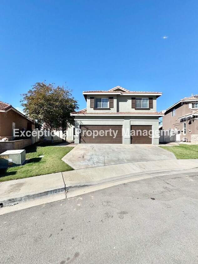 Foto principal - Ready to move in 3 bed 3 bath home!