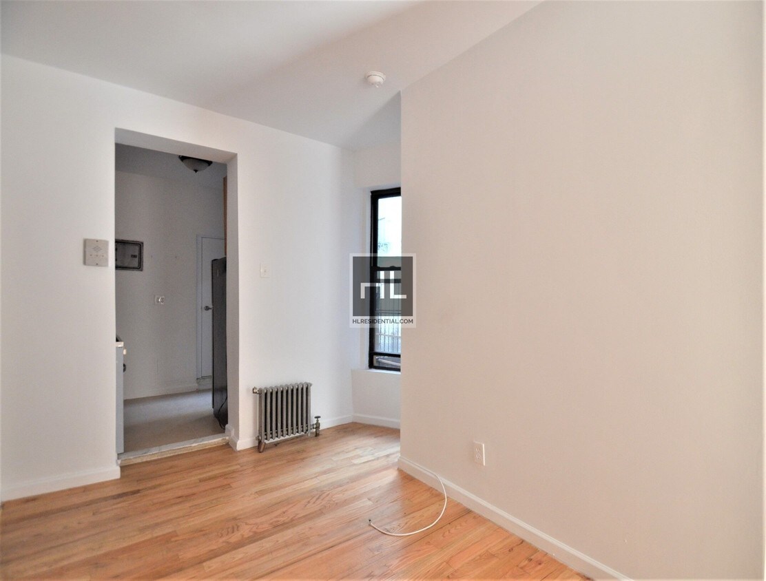 Building Photo - 3 BR 1 BA No Fee apartment