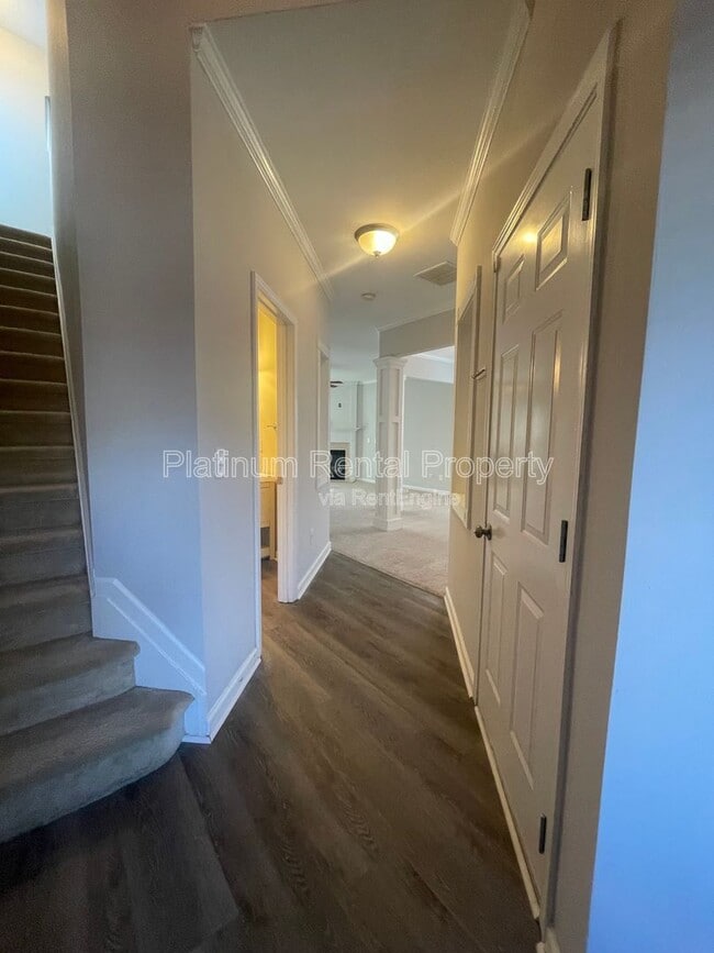 Building Photo - 5545 Weddington Dr