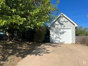 Building Photo - 33 Shady Brook Cir