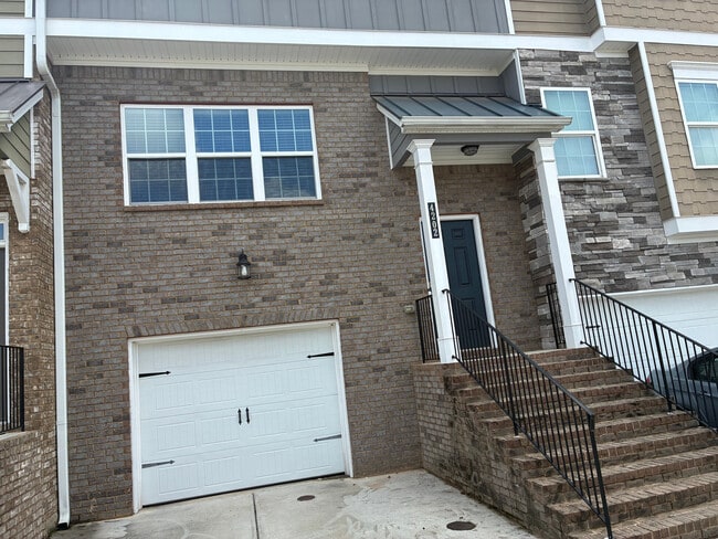 Foto del edificio - Room in Townhome on Chatham Ridge Dr