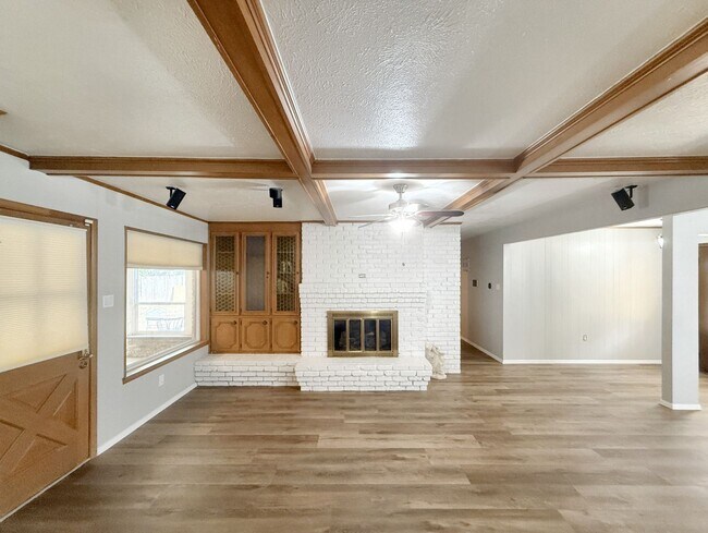 Foto del edificio - 3-Bedroom Home for Lease in Grand Prairie – 2,331 Sq Ft