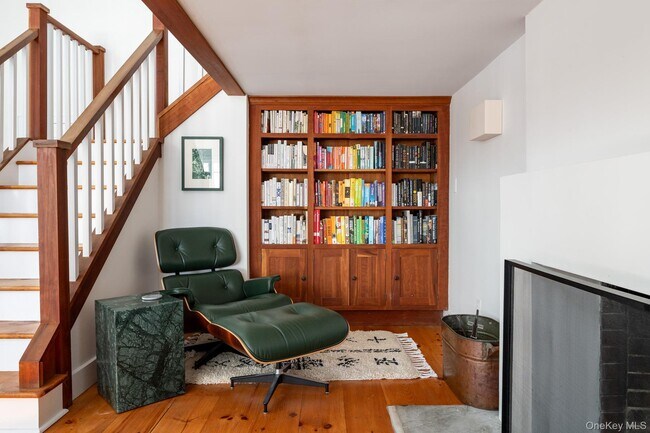 Foto del edificio - 291 Roaring Brook Rd