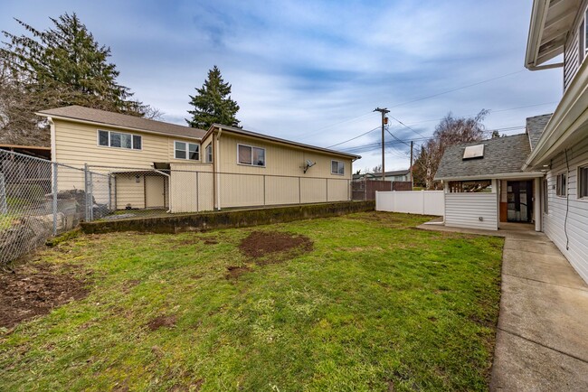 Building Photo - Farm House in Vancouver - Updated with AC