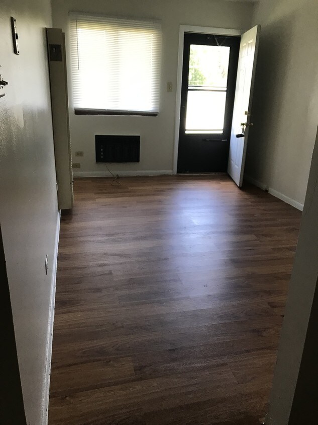 Foto principal - 15701 Lamon Ave