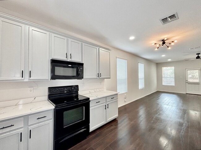 Building Photo - 726 Silverado Way