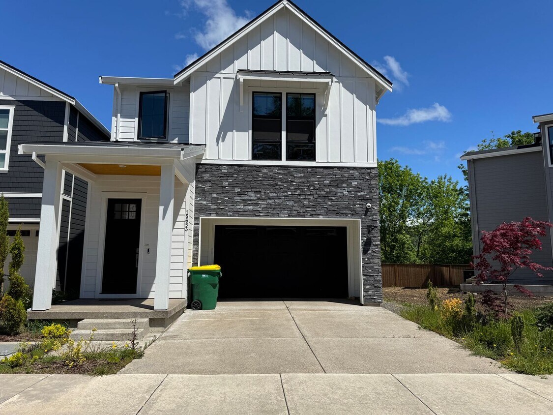 Primary Photo - Modern and Immaculate 4-Bedroom Bethany Ho...