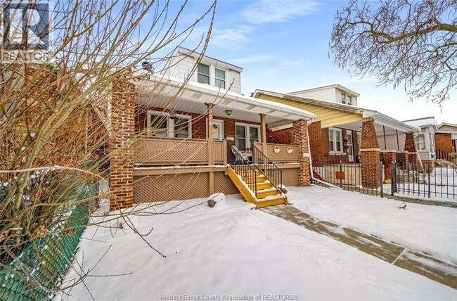 Photo du bâtiment - 576 Irvine Ave