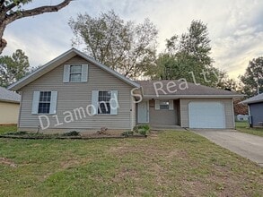 Building Photo - 5694 S Pinehurst Ave