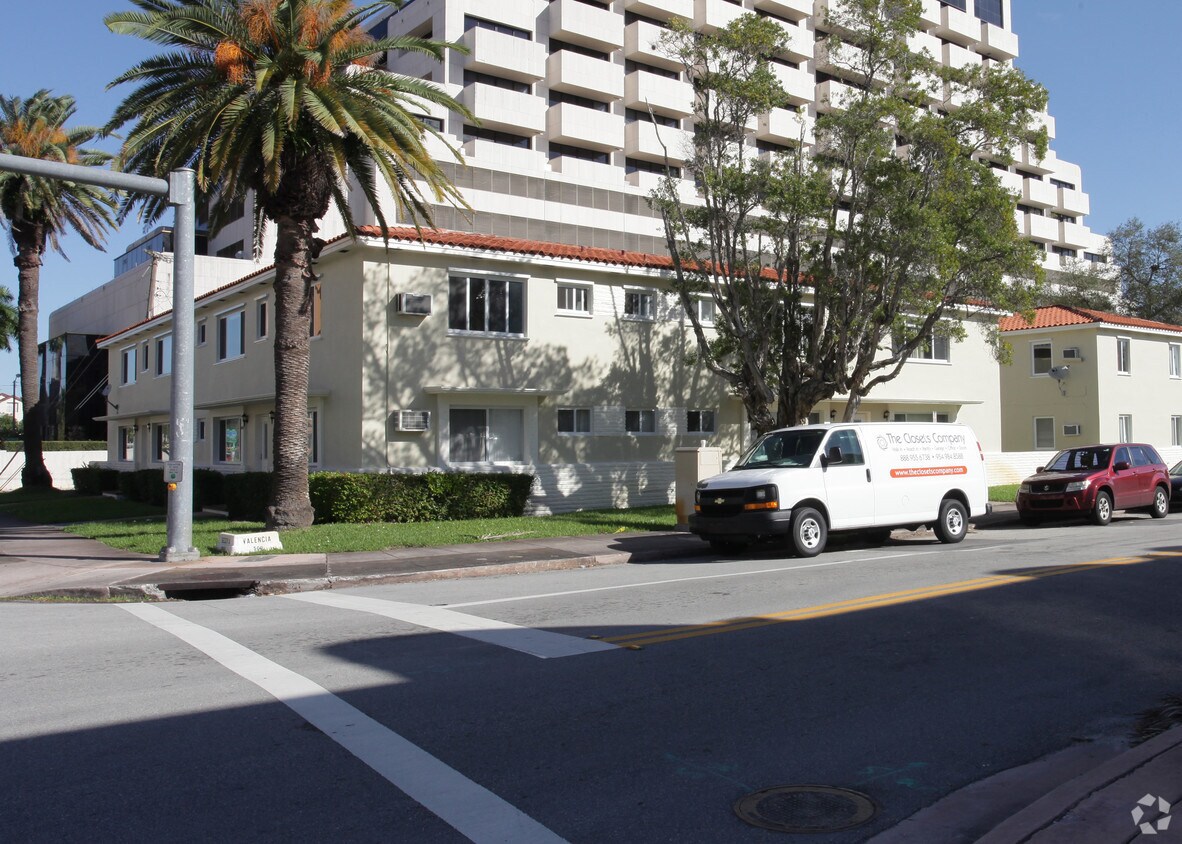 Primary Photo - 539 Valencia Ave