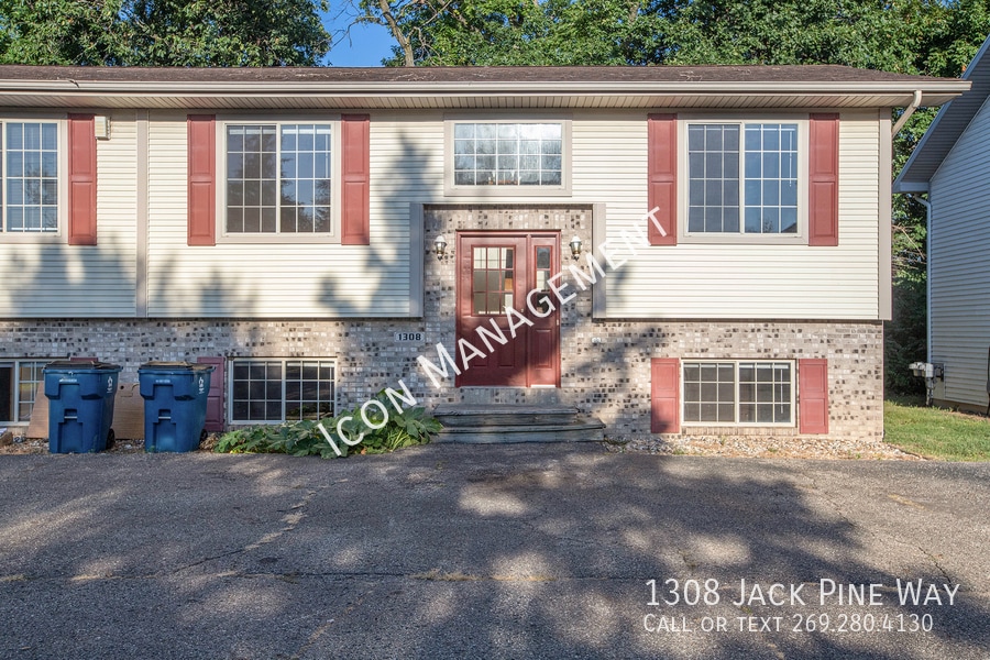 Primary Photo - 1308 Jack Pine Way