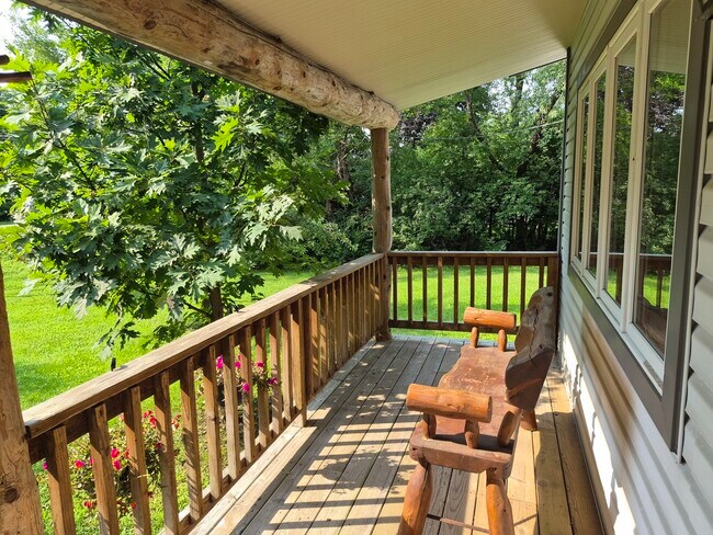 Foto del edificio - 26467 W Grass Lake Rd