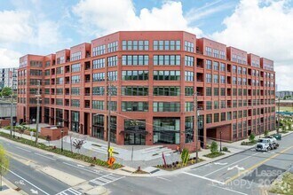 Building Photo - 300 E 36th St