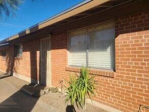 Building Photo - 3736 E Fairmount St