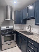 Building Photo - 320 S 11th St