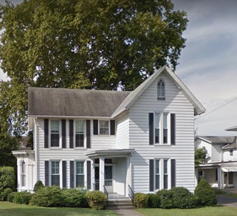 House( Apt. in back) - 220 W Church St