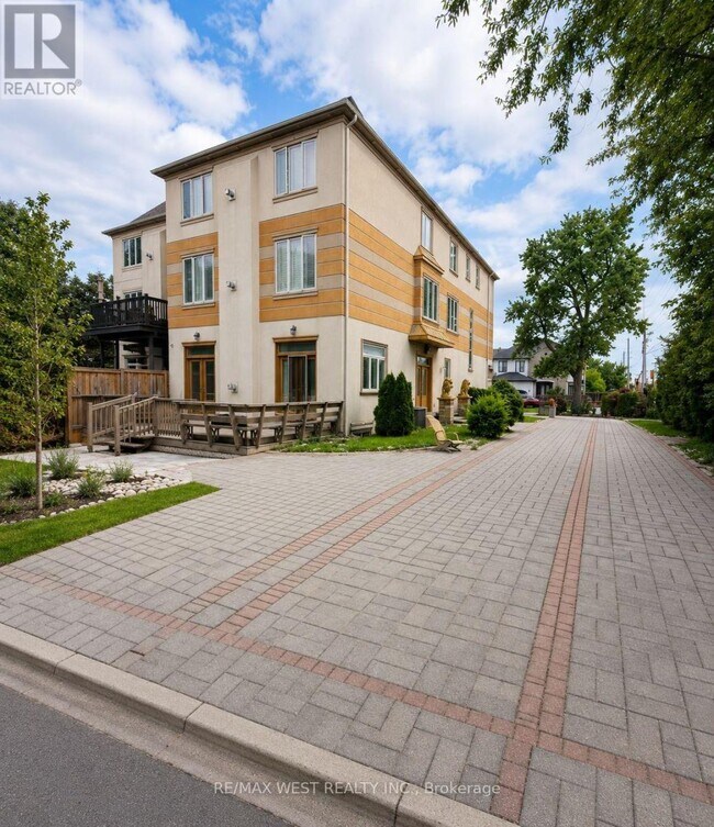 Photo du bâtiment - 83 Elm Ave