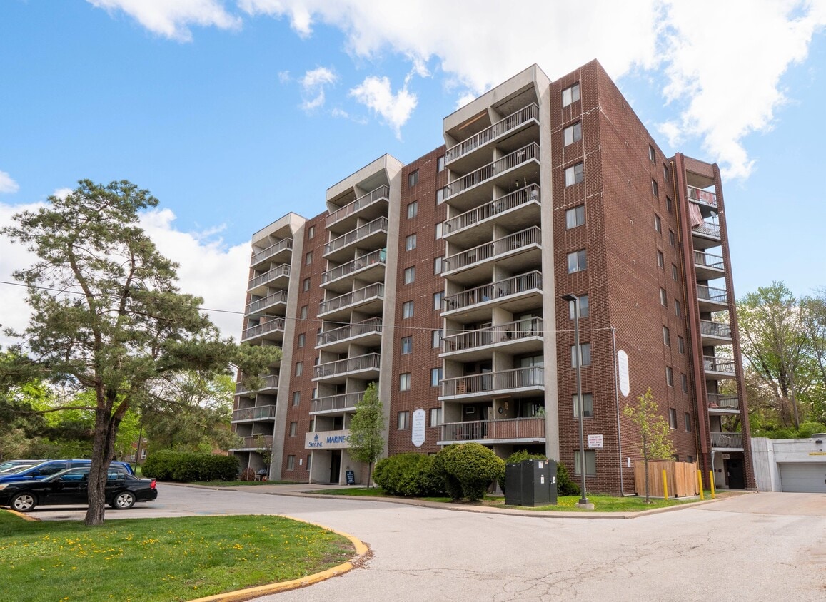 Primary Photo - Marine Court Apartments
