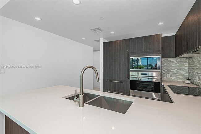 Foto del edificio - 1150 102nd St