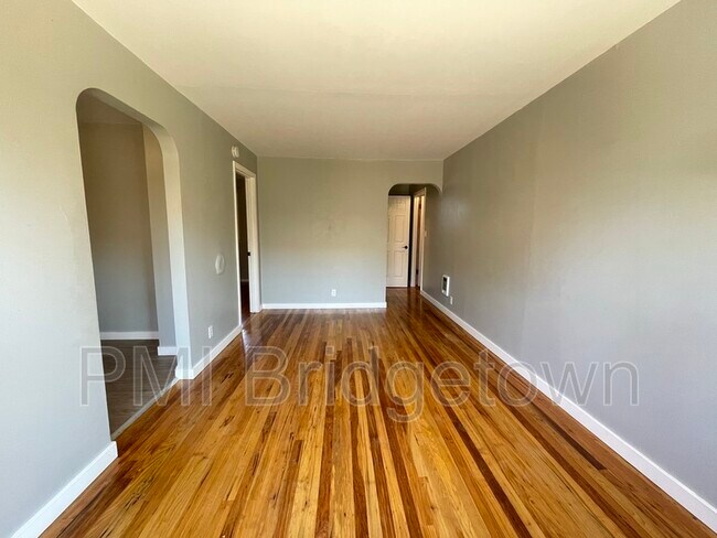 Foto del edificio - 12344 SE Bush St