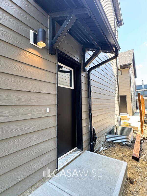 Photo du bâtiment - 8027 Cedric Mah Rd