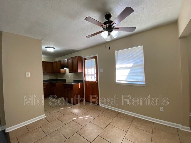 Building Photo - 3252 Ardmore St