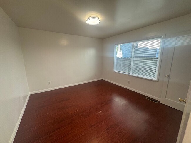 Foto del edificio - Remodeled 2 Bedroom, on San Pablo Ave, in East Richmond Area