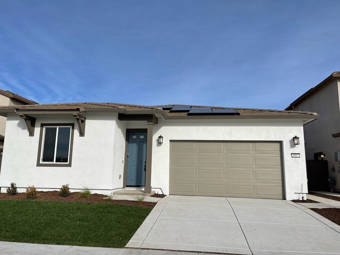 one story, 4 beds, 3 full baths, across from park - 4007 Lofgren Ave